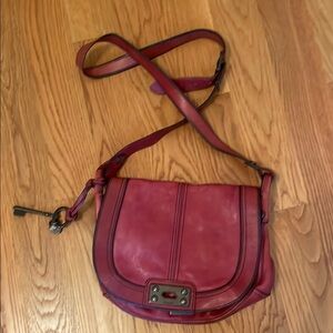 Women's Burgundy Vintage Fossil Bag in okay condition (bags)